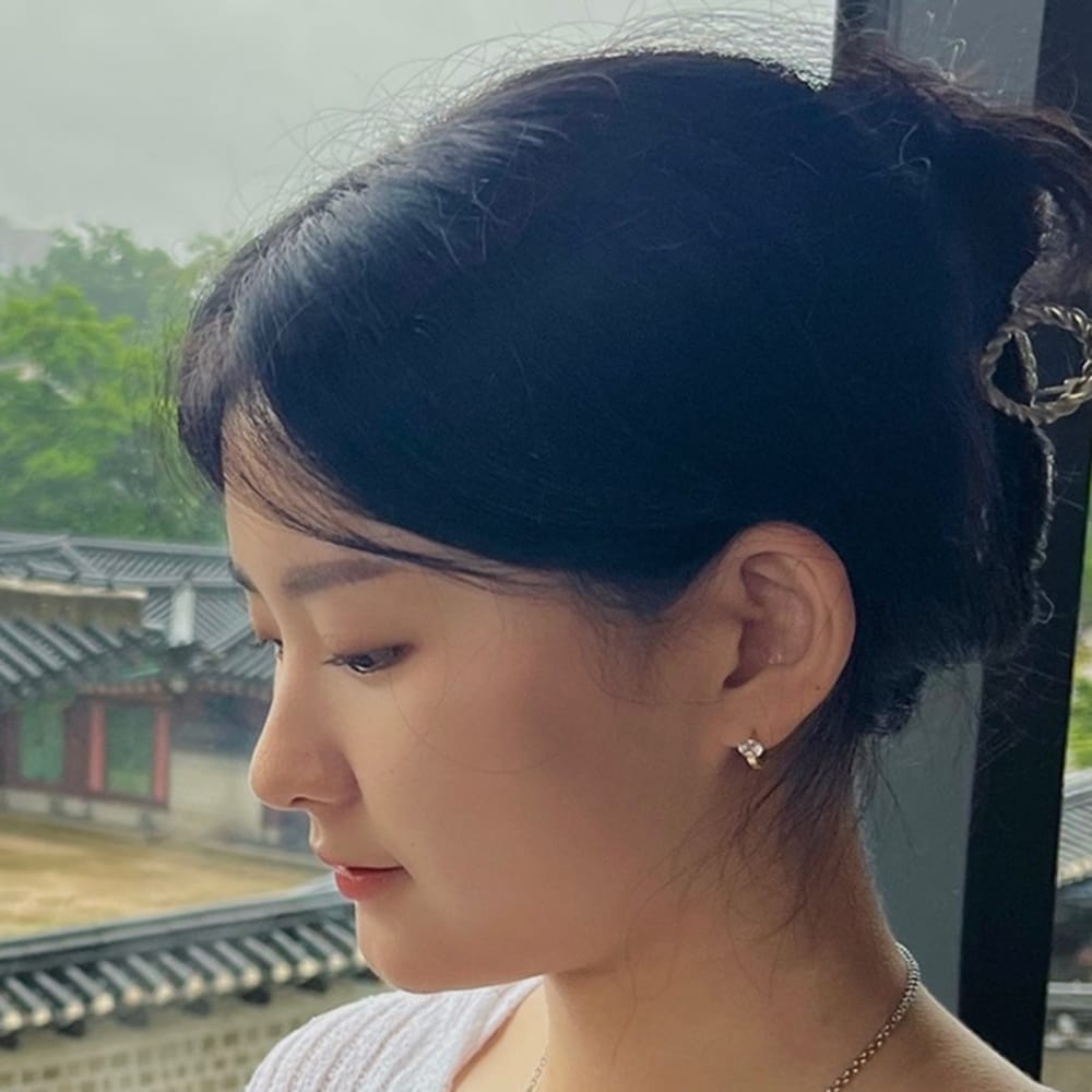 Jiyoung Y