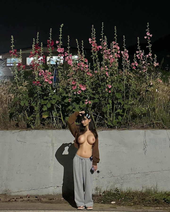 Yejin - nude outdoor night