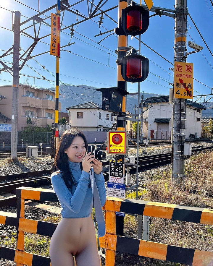 Sunkung - outdoor naked
